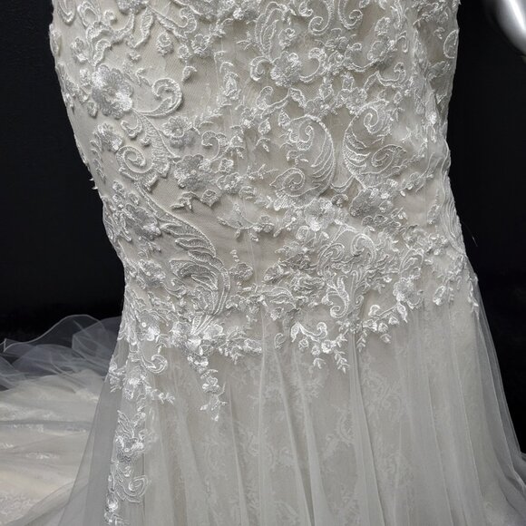 NWT~$1595~MON CHERI~10/12~IVORY EMBROIDERED MERMAID FIT & FLARE WEDDING DRESS - Picture 7 of 16